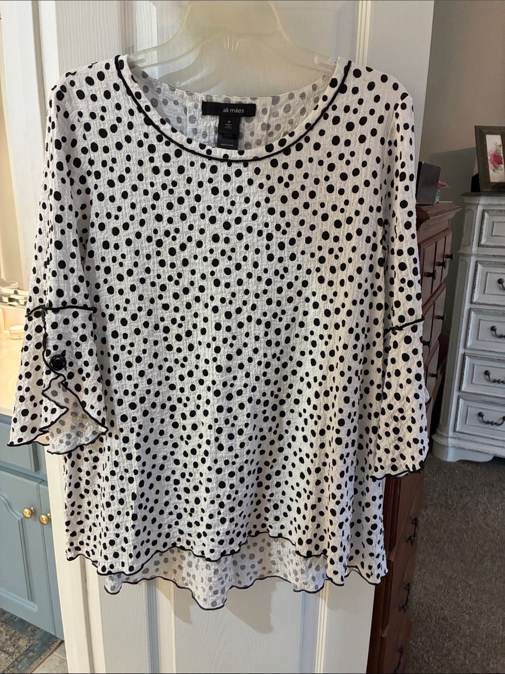 Ali Miles White Top Black Polka Dots Ruffle Sleeves Novelty Buttons SZ M